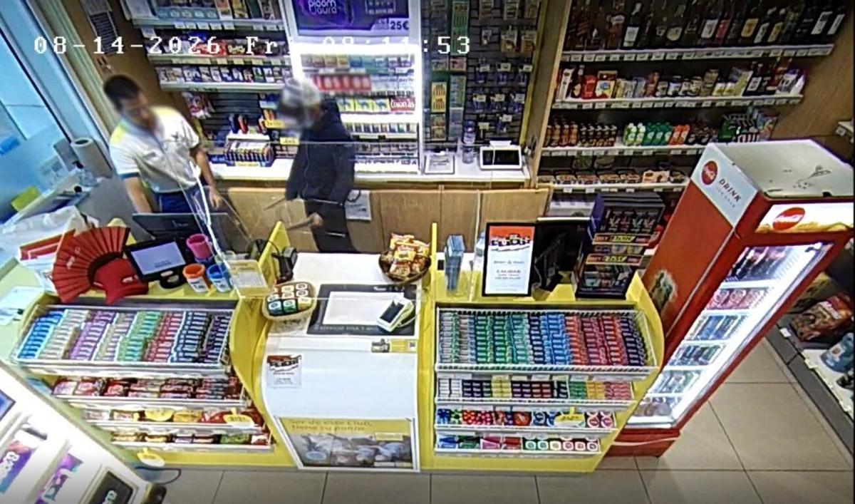 Grabación del atraco en un establecimiento en Vecindario, en Gran Canaria