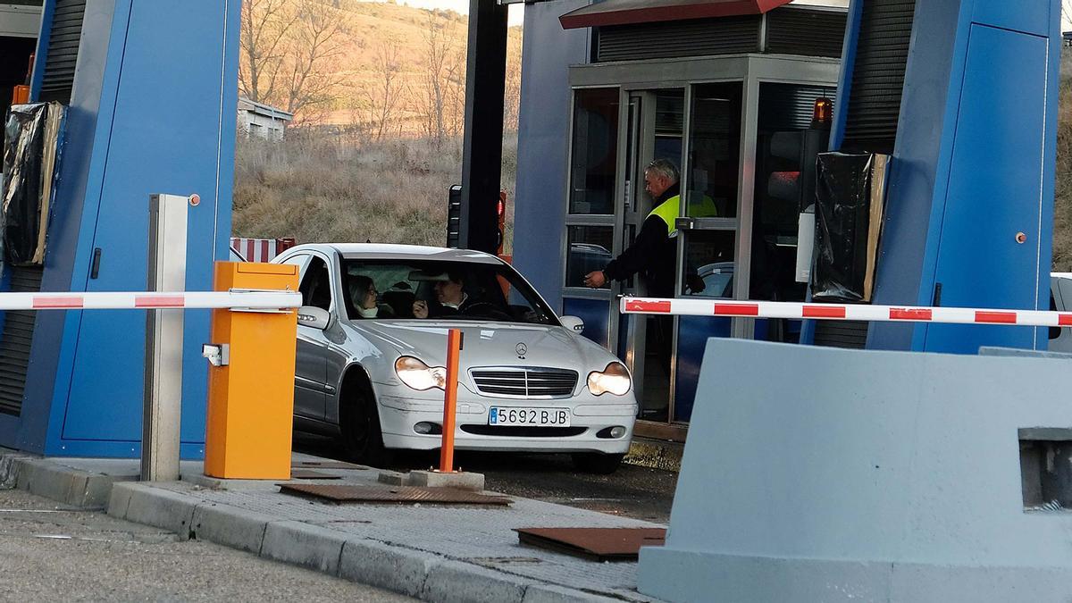 Peaje de La Magdalena en la autopista del Huerna. | LNE