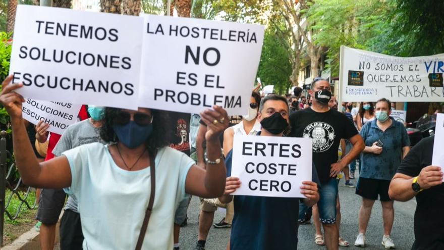 Protesta de los hosteleros en Alicante por el cierrre del ocio nocturno.