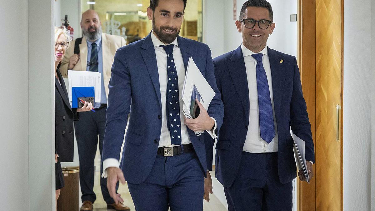 Rafael Pérez y Rafael Triguero, entrando a la reunión en Madrid
