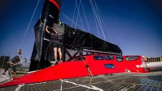 Barcelona recibe uno de los cinco trimaranes más veloces y avanzados del planeta