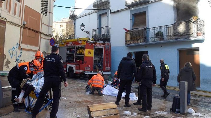 Hospitalizados una madre y su hijo tras un incendio en su vivienda en Huesca