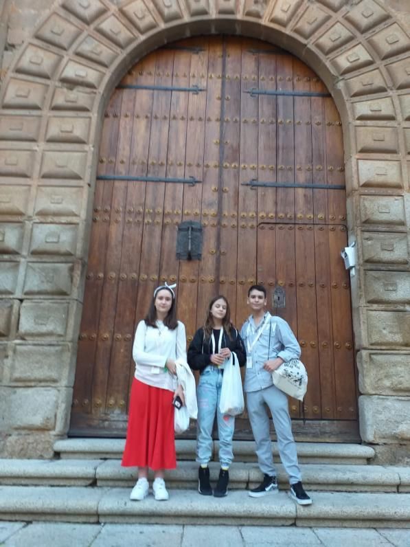 Beatriz, Sabela y Etienne, en Cáceres.   | FDV