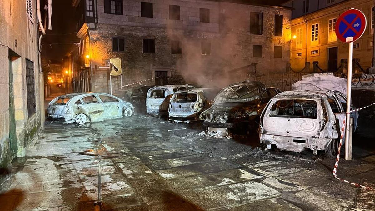 Vehículos calcinados esta madrugada en Tui