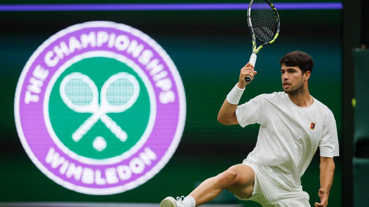 Carlos Alcaraz y Novak Djokovic se estrenaron este jueves en la pista central de Wimbledon