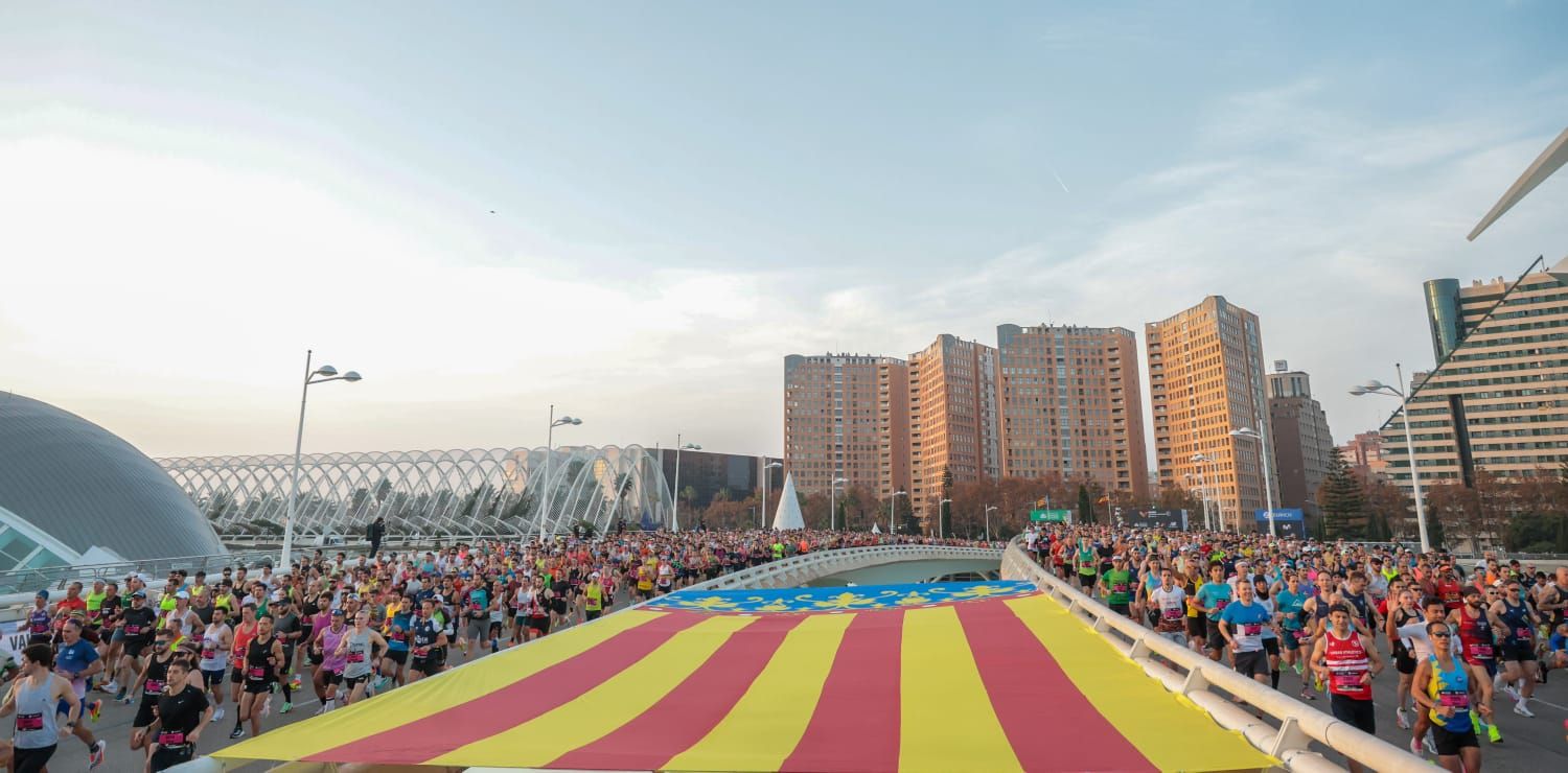 La salida del Maratón Valencia 2024, en imágenes