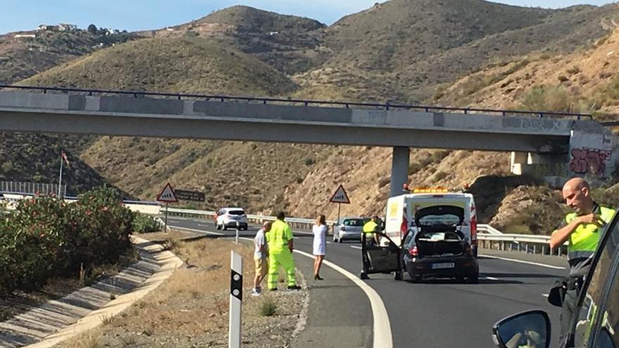 Vehículos accidentados en la A-7 a la altura de la Cala del Moral.