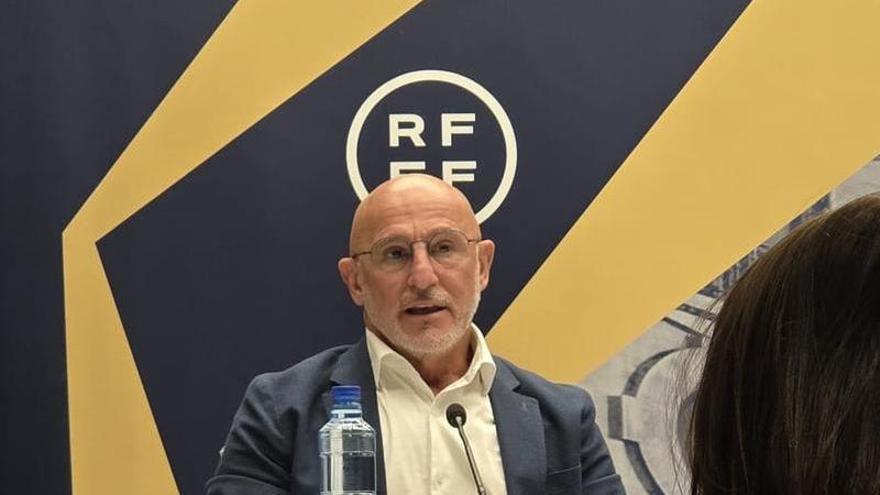 Luis de la Fuente: “¿El Balón de Oro? Echo en falta a Oyarzabal entre los candidatos"