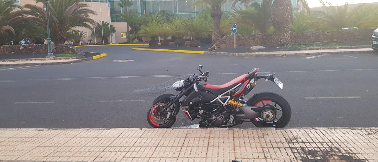 Un motorista fallece tras impactar contra un coche en Costa Teguise (29/12/2021)