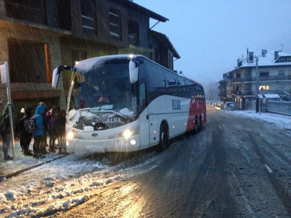 Els efectes de la nevada a Puigcerdà