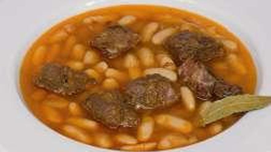 Plato de fabes con jabalí.