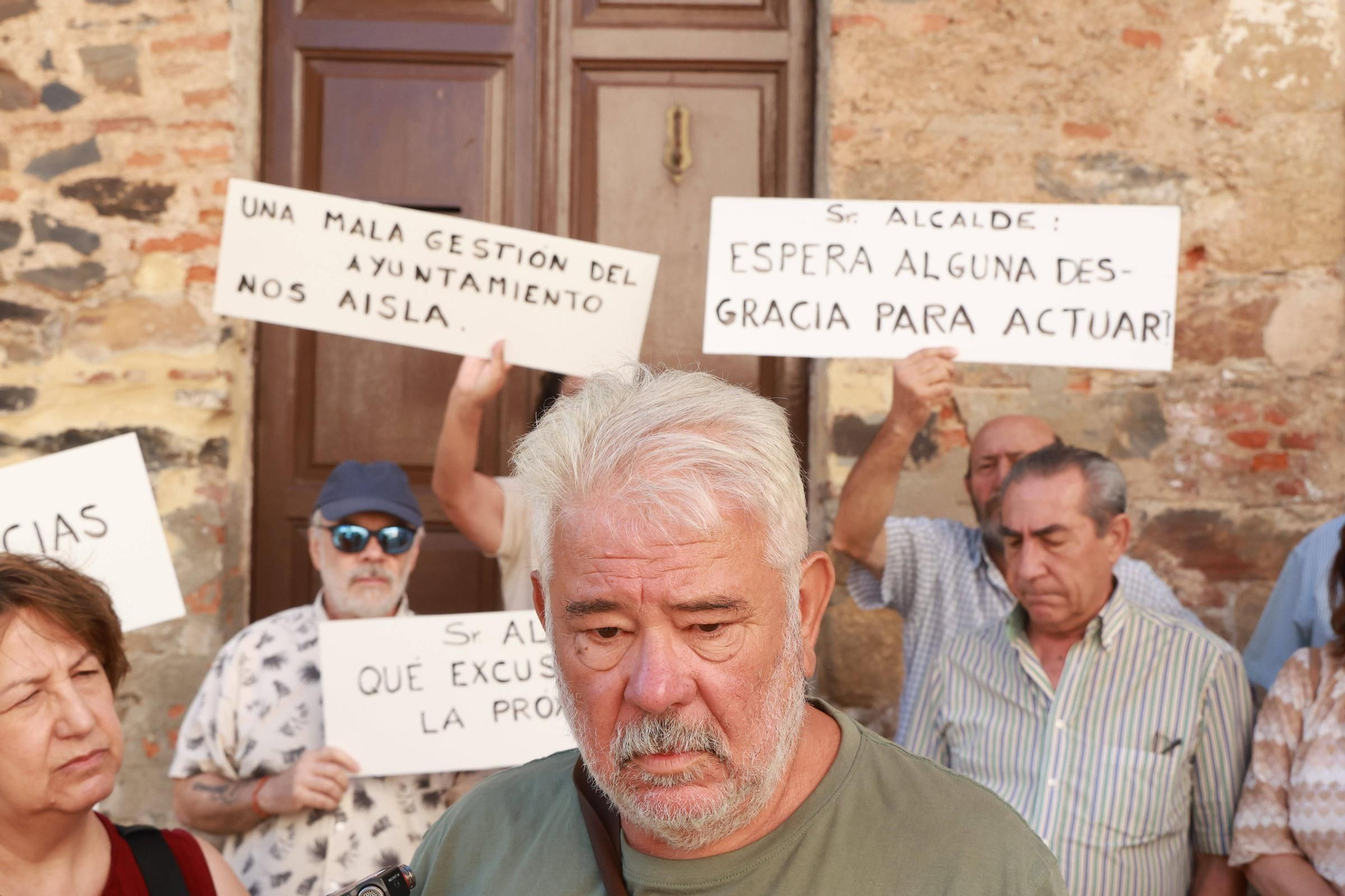 Así ha sido la protesta de los vecinos de Cuartos del Baño en Cáceres