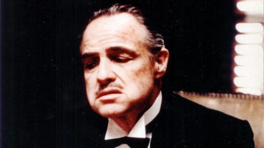 Marlon Brando como Don Vito Corleone.