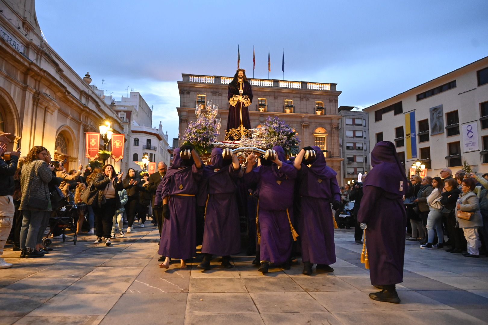 Viernes Santo en Castelló: procesión y Cristo yacente