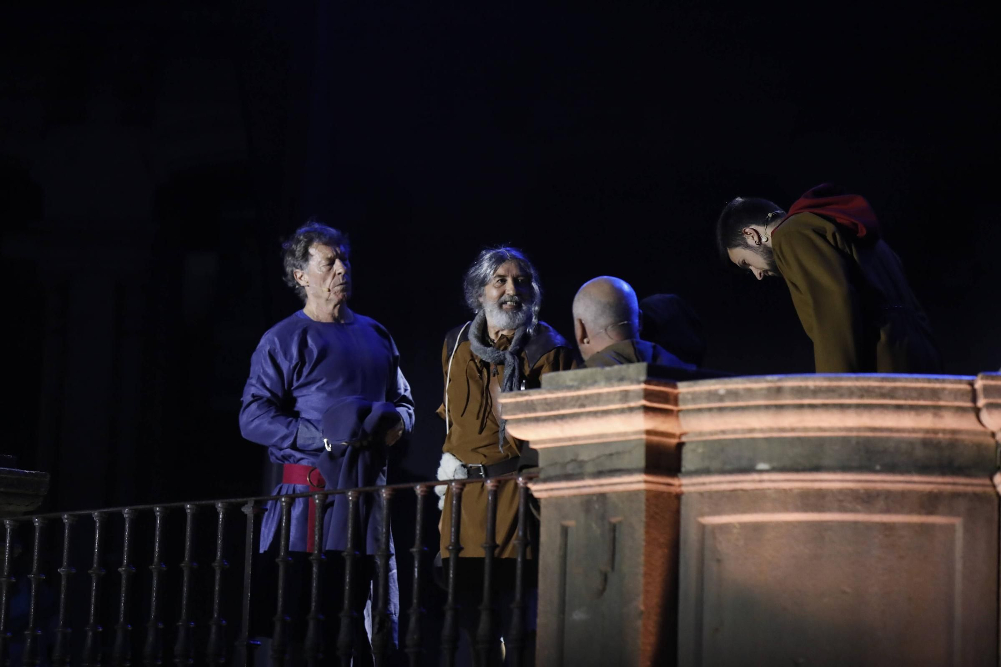 IMÁGENES: Recreacion de "El primer peregrino" en la plaza de la Catedral de Oviedo