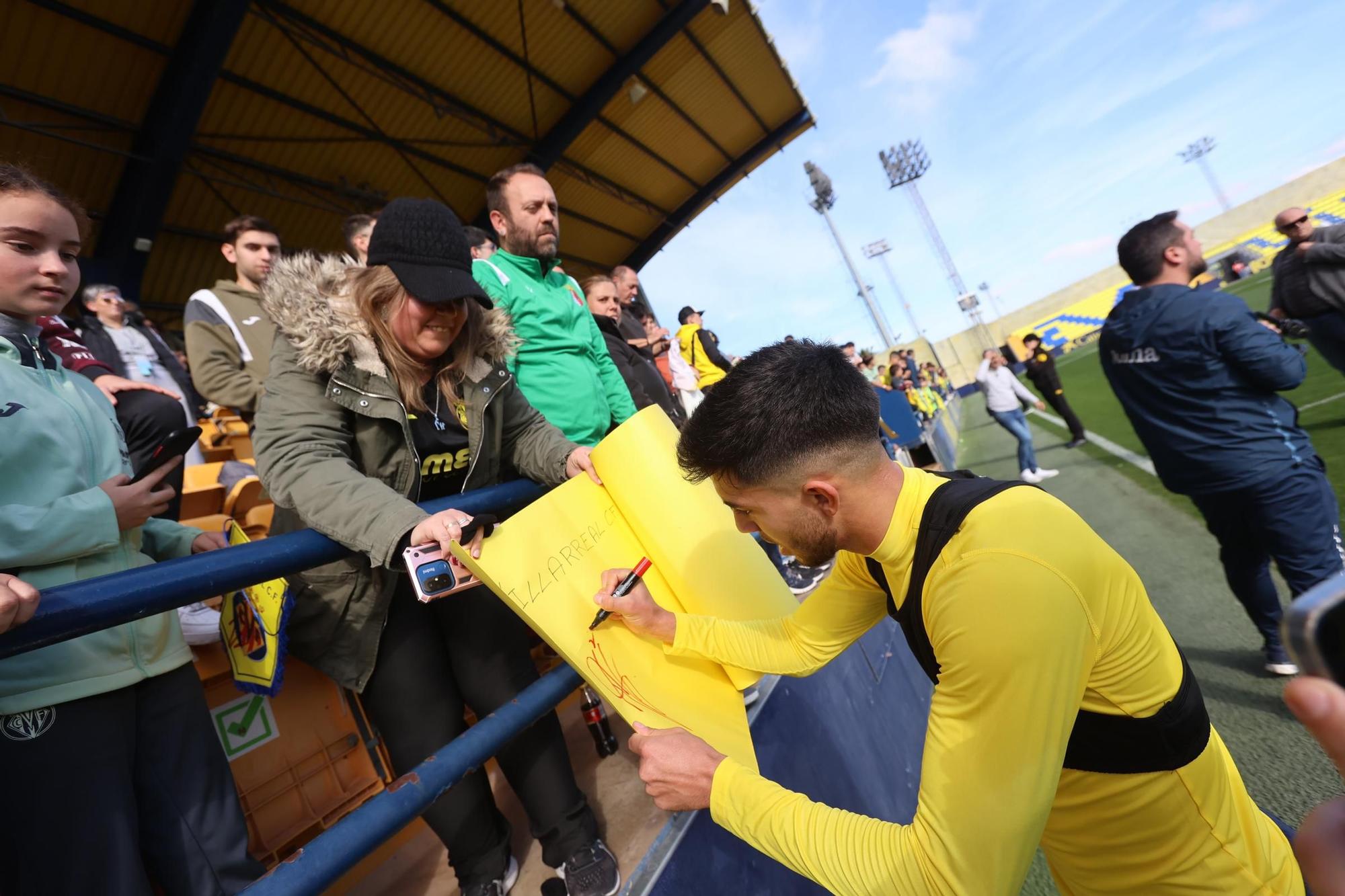 Así ha sido el entrenamiento navideño del Villarreal a puerta abiertas