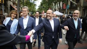 Alberto Núñez Feijóo junto a Dolors Montserrat, Alejandro Fernández y Daniel Siera en Sant Jordi.