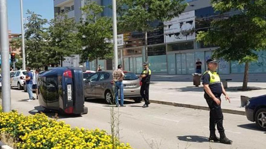 Vuelca con su coche en Torrent