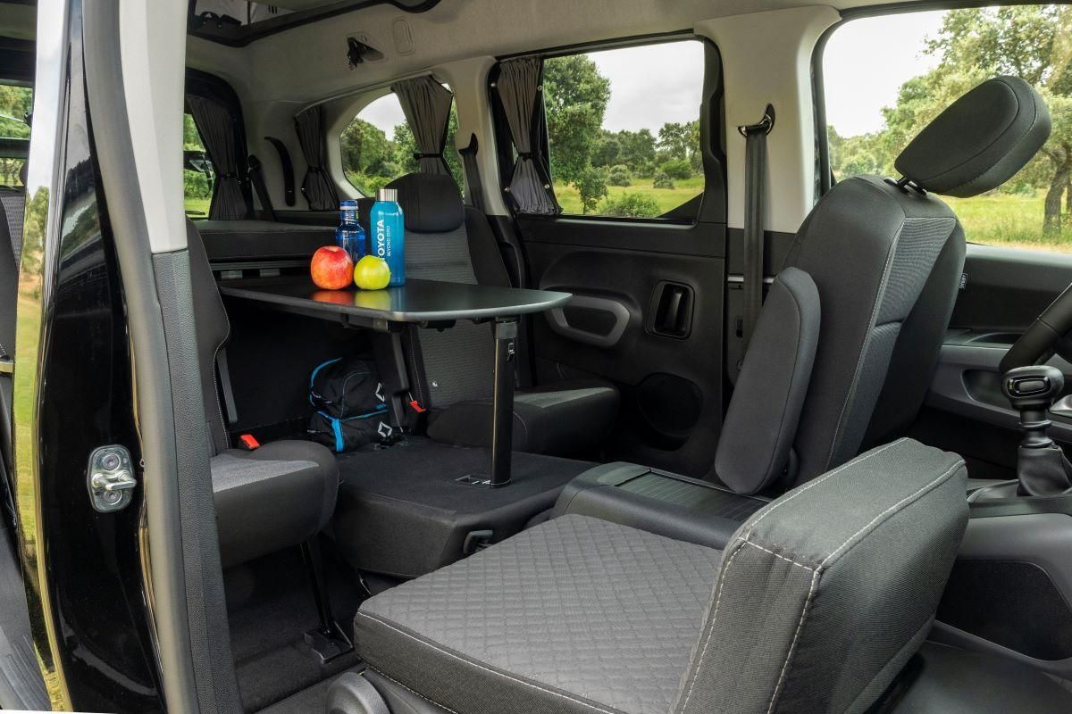 Interior Proace Verso Camper.