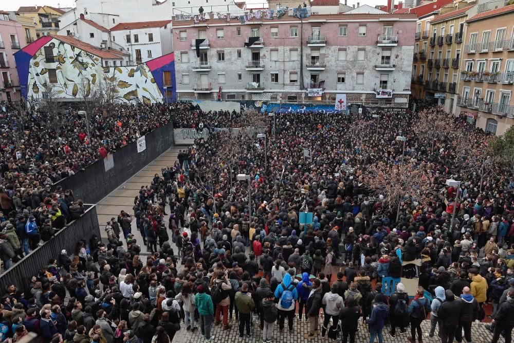 Manifestación en el barrio madrileño de Lavapiés por la muerte de un ''mantero''