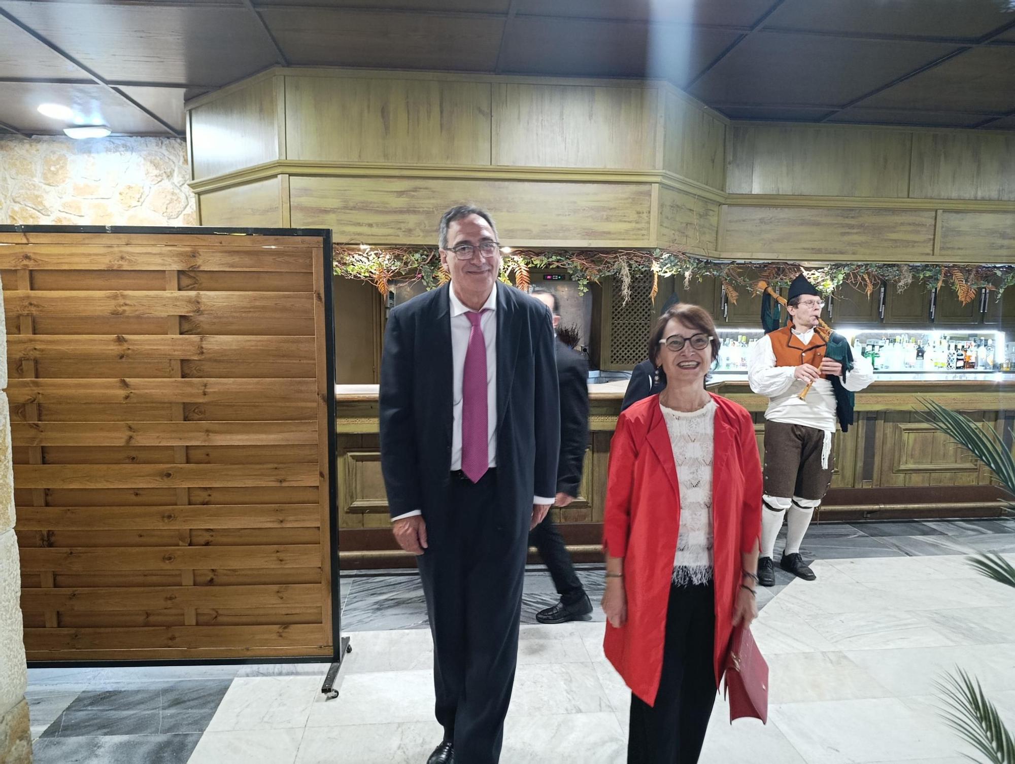 Emotivo y multitudinario homenaje a los sanitarios de Villabona