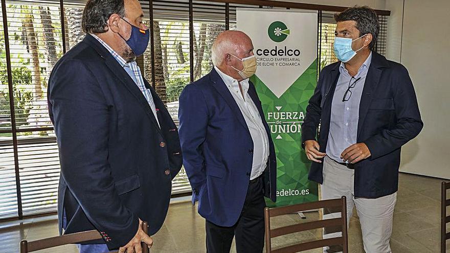 Carlos Mazón con representantes de Cedelco en Elche. | ANTONIO AMORÓS