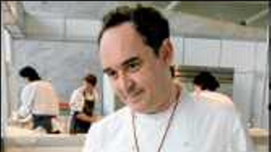 Ferran Adrià,  ayer en la cumbre gastronómica Madrid Fusión. / J.J.G./EFE