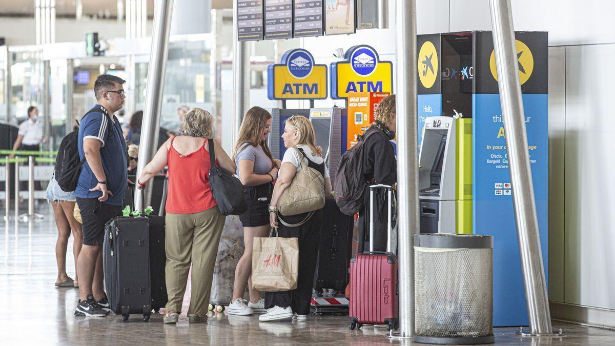 El bitcoin aterra a l’aeroport d’Alacant-Elx amb un caixer de divises digitals