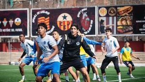 David Karanka, entrenador del Inter Barcelona, durante un entrenamiento en Segunda Catalana