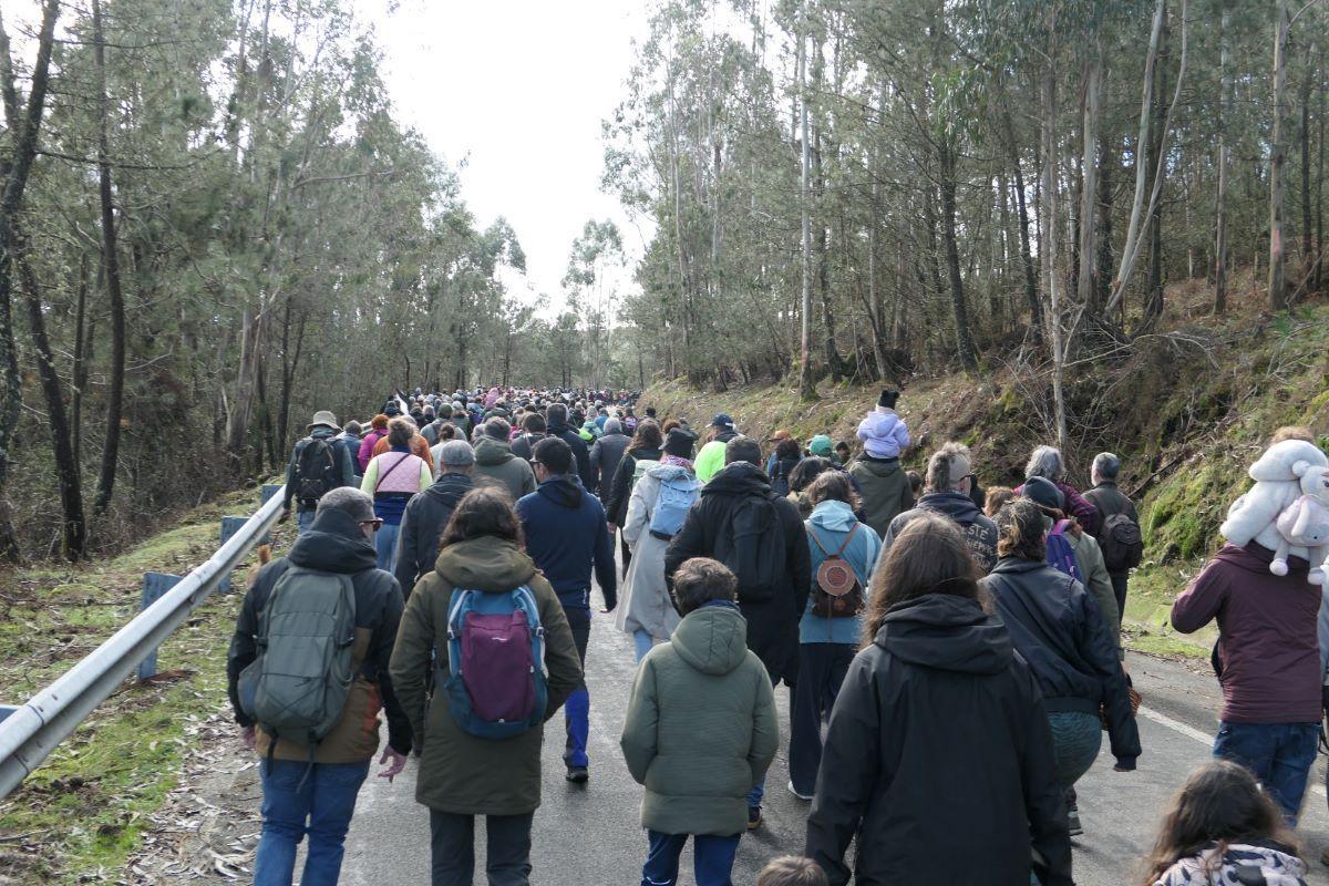 Multitudinaria manifestación en la Serra da Groba contra los nuevos proyectos eólicos