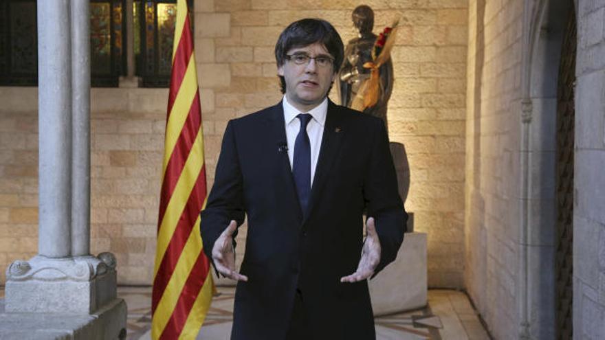 Puigdemont habla de &quot;dragones feroces&quot; que quieren &quot;atenazar&quot; a Cataluña