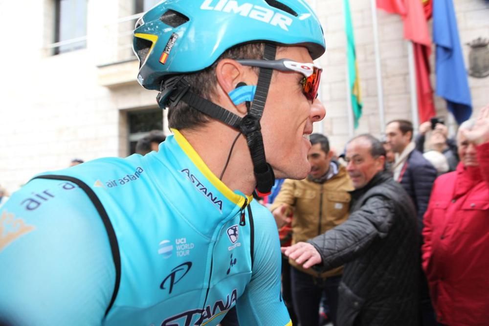 Ambiente a la salida y la llegada de la Vuelta Ciclista a Murcia