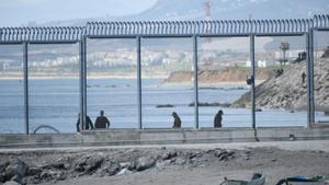 El espigón del Tarajal, en la frontera de España con Marruecos en Ceuta.