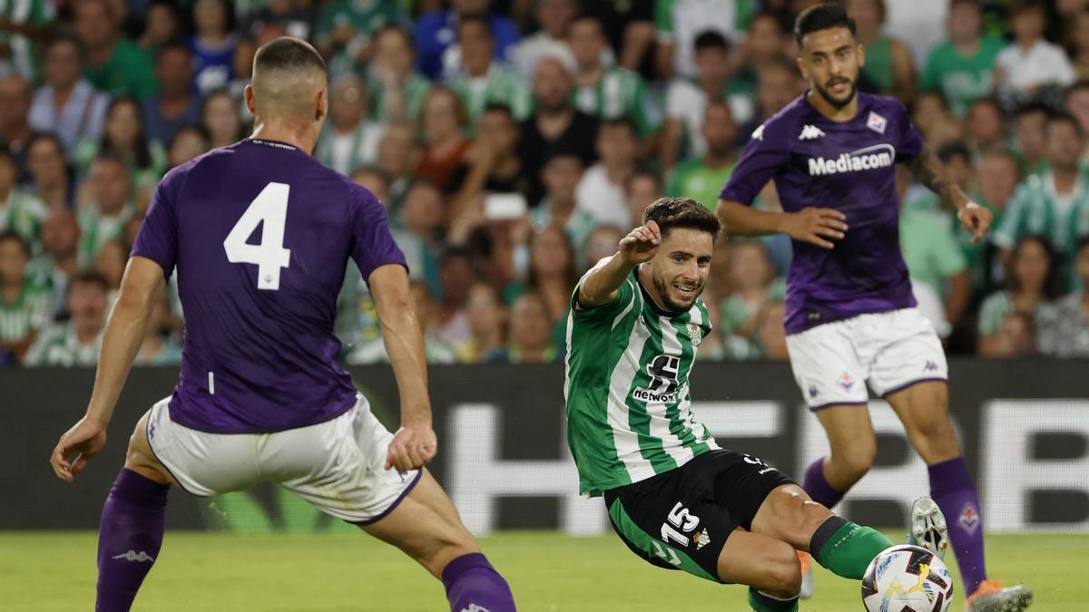 Álex Moreno, durante un encuentro con el Betis.
