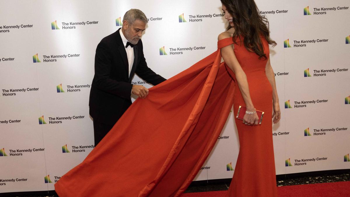 George Clooney, el mejor estilista de su mujer Amal