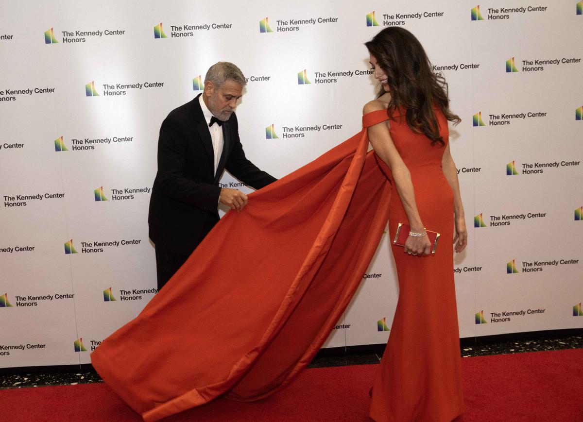 George Clooney, el mejor estilista de su mujer Amal