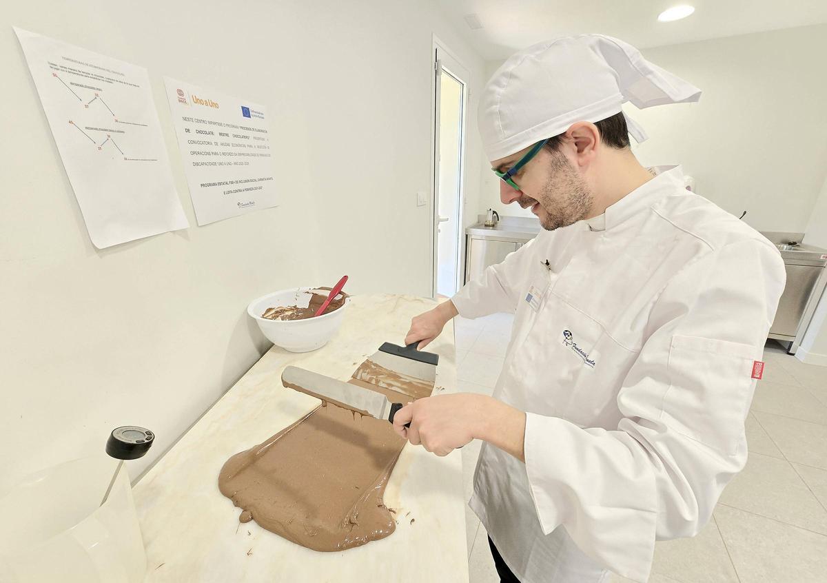 Menela regala huevos de pascua a Aldeas Infantiles Menela regala huevos de pascua a Aldeas Infantiles
