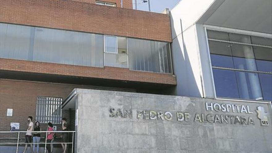 Reabren los 3 quirófanos del hospital que seguían cerrados por las moscas