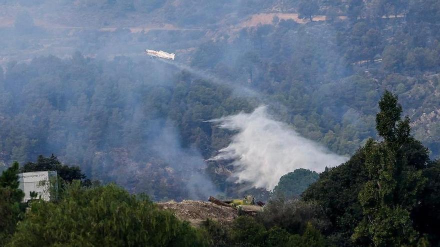 El incendio de Tuéjar calcina 880 hectáreas, sigue activo y los trabajos se intensifican antes de las tormentas de la tarde
