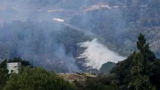 Un incendio en Valencia calcina 880 hectáreas, sigue activo y los trabajos se intensifican antes de las tormentas de la tarde