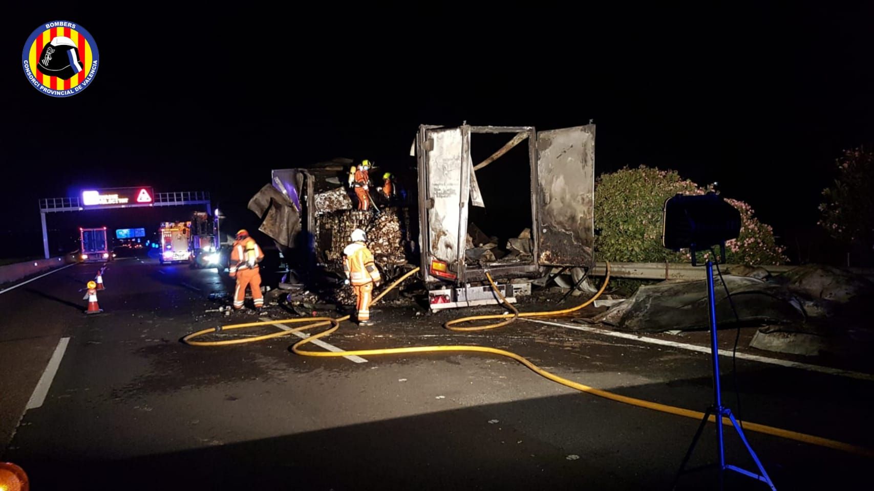 Incendio de un camión en la A-7 a la altura de Godella