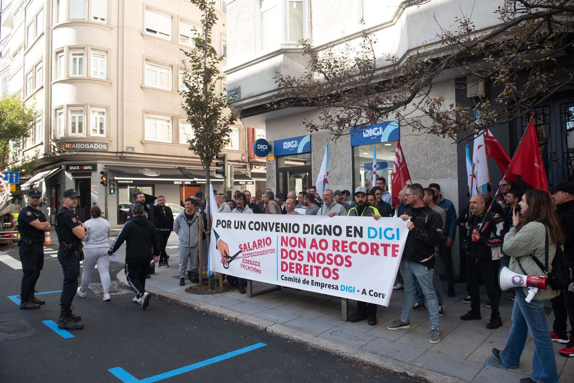 Concentración de trabajadores de DIGI en Juan Flórez