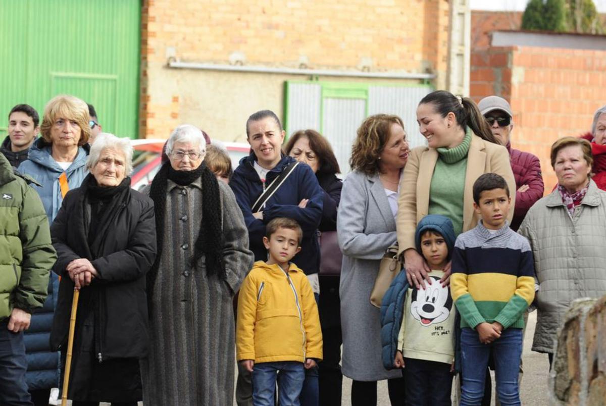 Cerca de un centenar de personas acudieron a la convocatoria. | J. A. G.