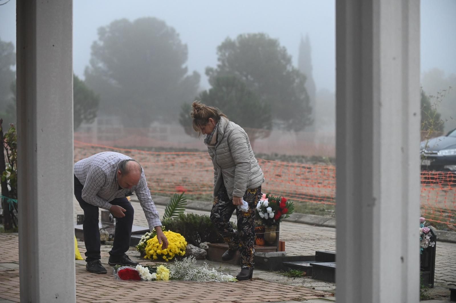 En imágenes | Así ha sido el Día de Todos los Santos en el cementerio de Torrero
