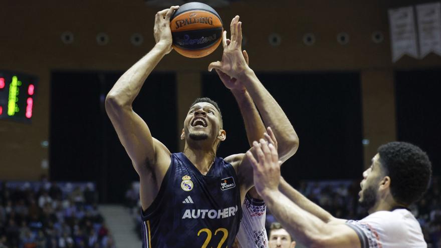 El Madrid pierde brillo ante el Obradoiro pero prolonga su racha