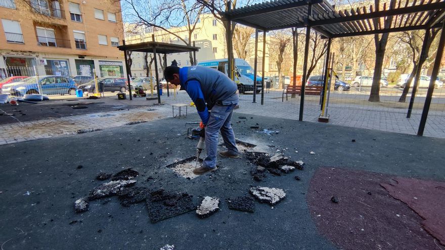 El Ayuntamiento de Badajoz privatiza también el mantenimiento de los parques infantiles