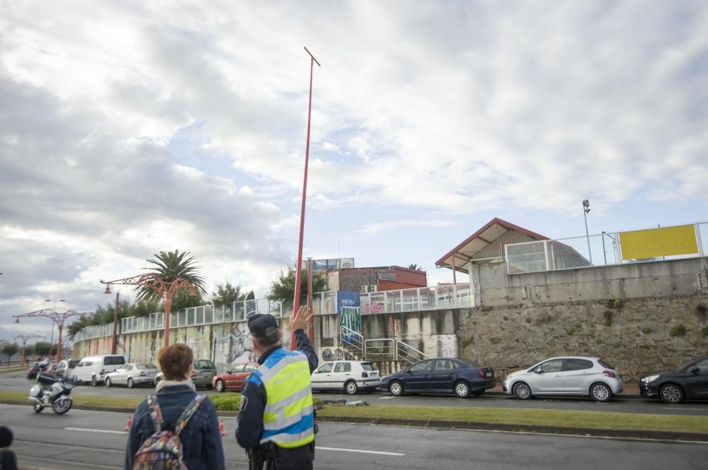 Herida al chocar su coche contra una farola