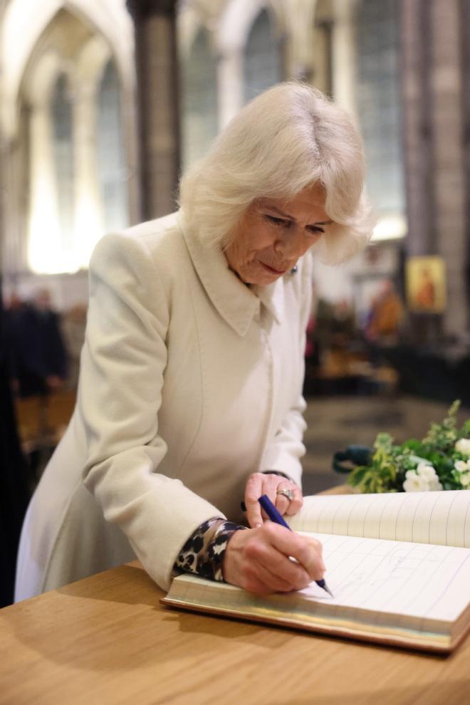 La reina Camilla en su primer acto oficial tras el diagnóstico de Carlos III