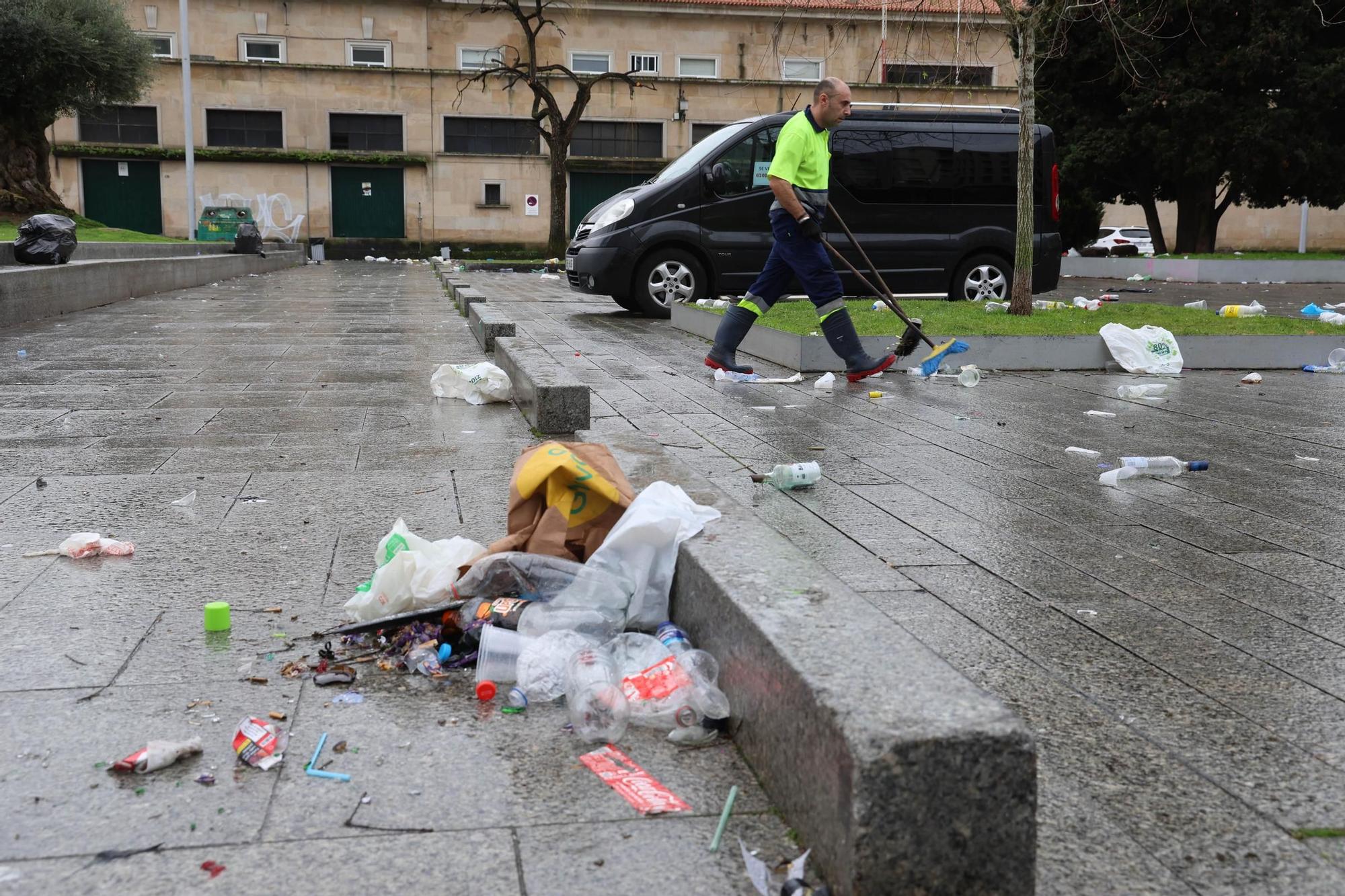 Botellón en Vigo: La Praza da Estrela sufre la resaca del lunes de Entroido