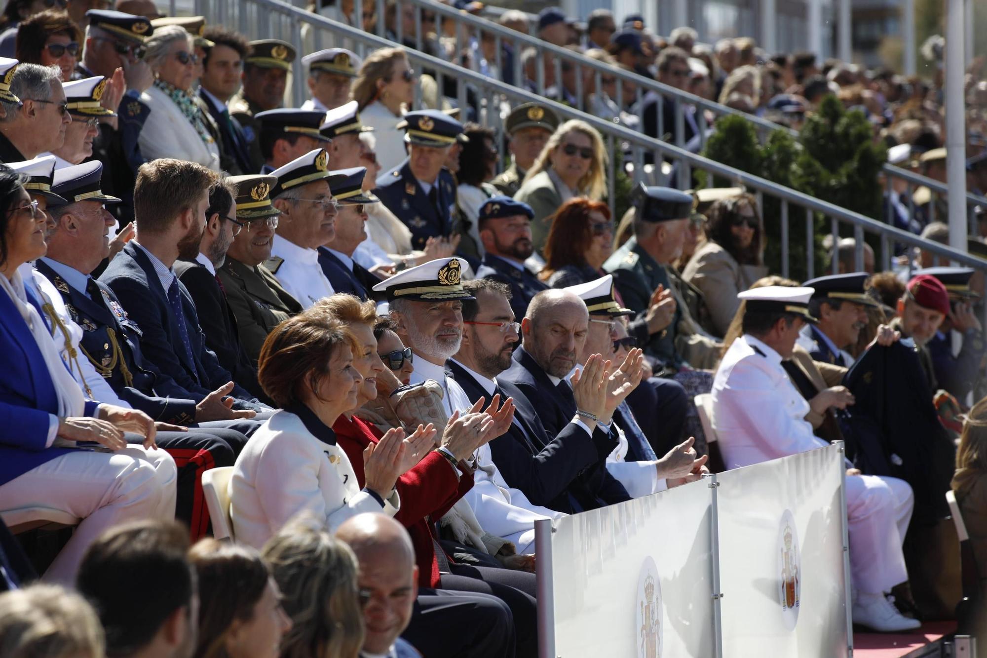 EN IMÁGENES: Así fue la revista naval  del Rey Felipe VI y la exhibición aérea en Gijón por el Día de las Fuerzas Armadas